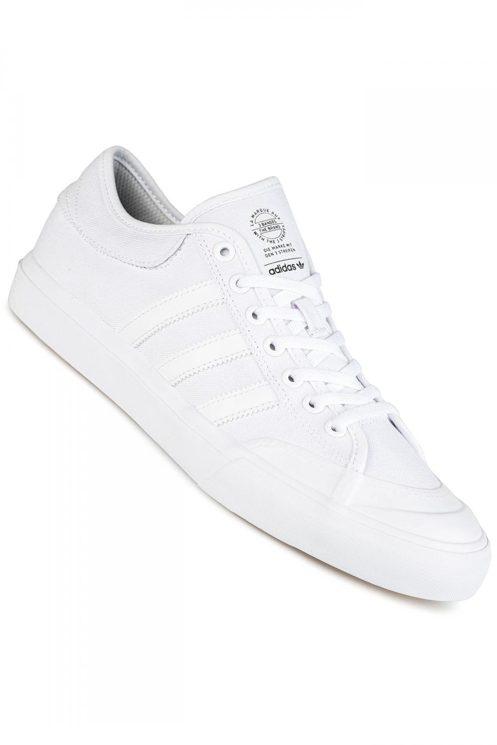chaussure de skate adidas blanche